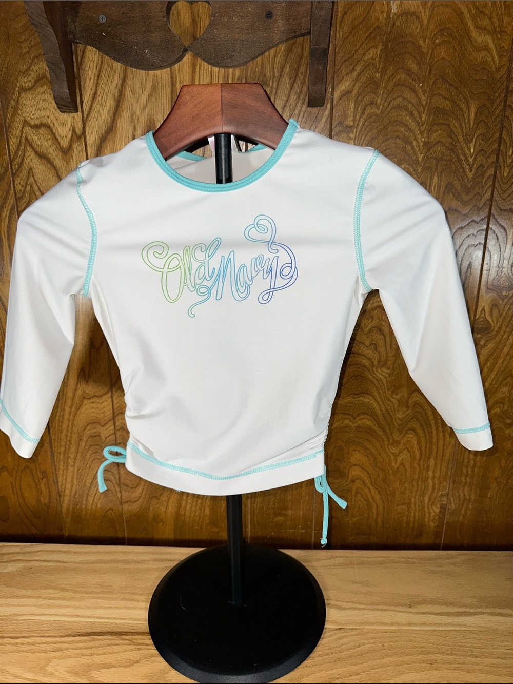 🎉Old Navy White Rash Guard with Aqua Trim and Multicolor Script Logo. D202